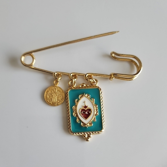 Elegant Gold and Teal Brooch with Heart Charm - Picture 4 of 4